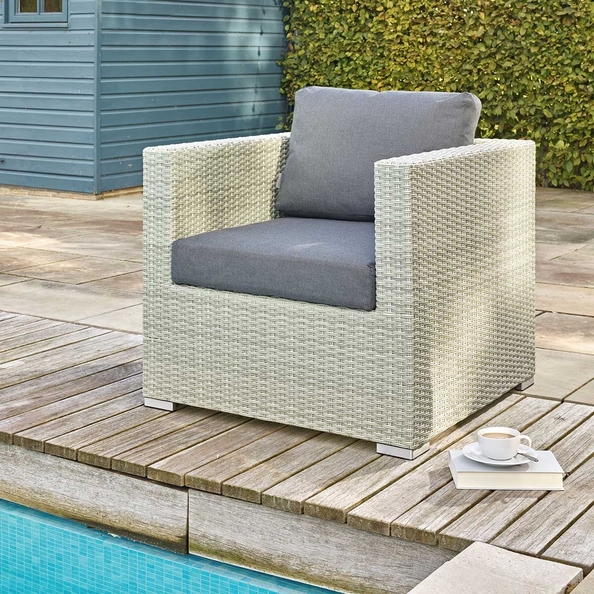 Bramblecrest Kingscote Cloud Rattan 4 Piece Deep Seating Set with Ice Bucket Coffee Table