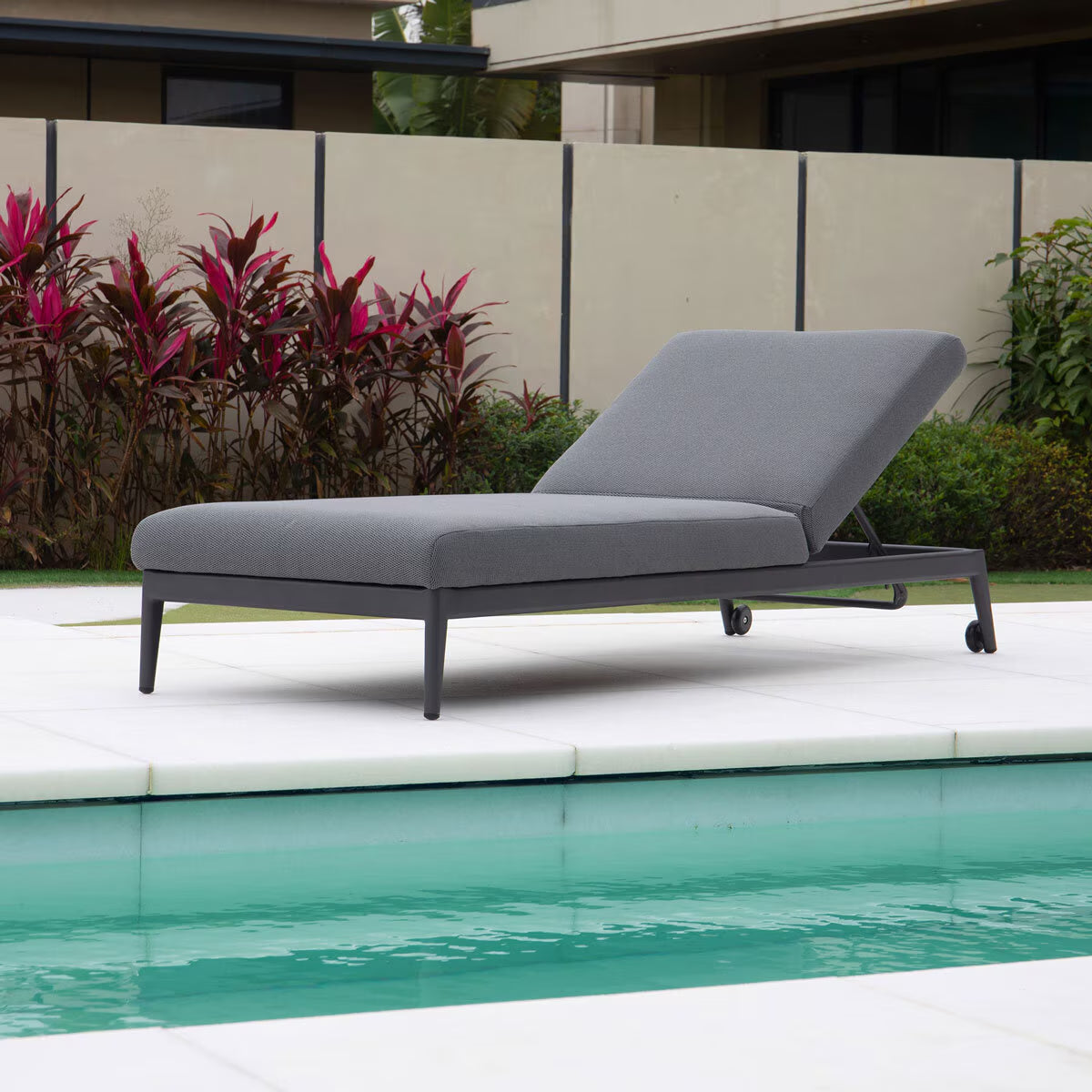 Harbour Lifestyle Luna Sun Lounger + Cover