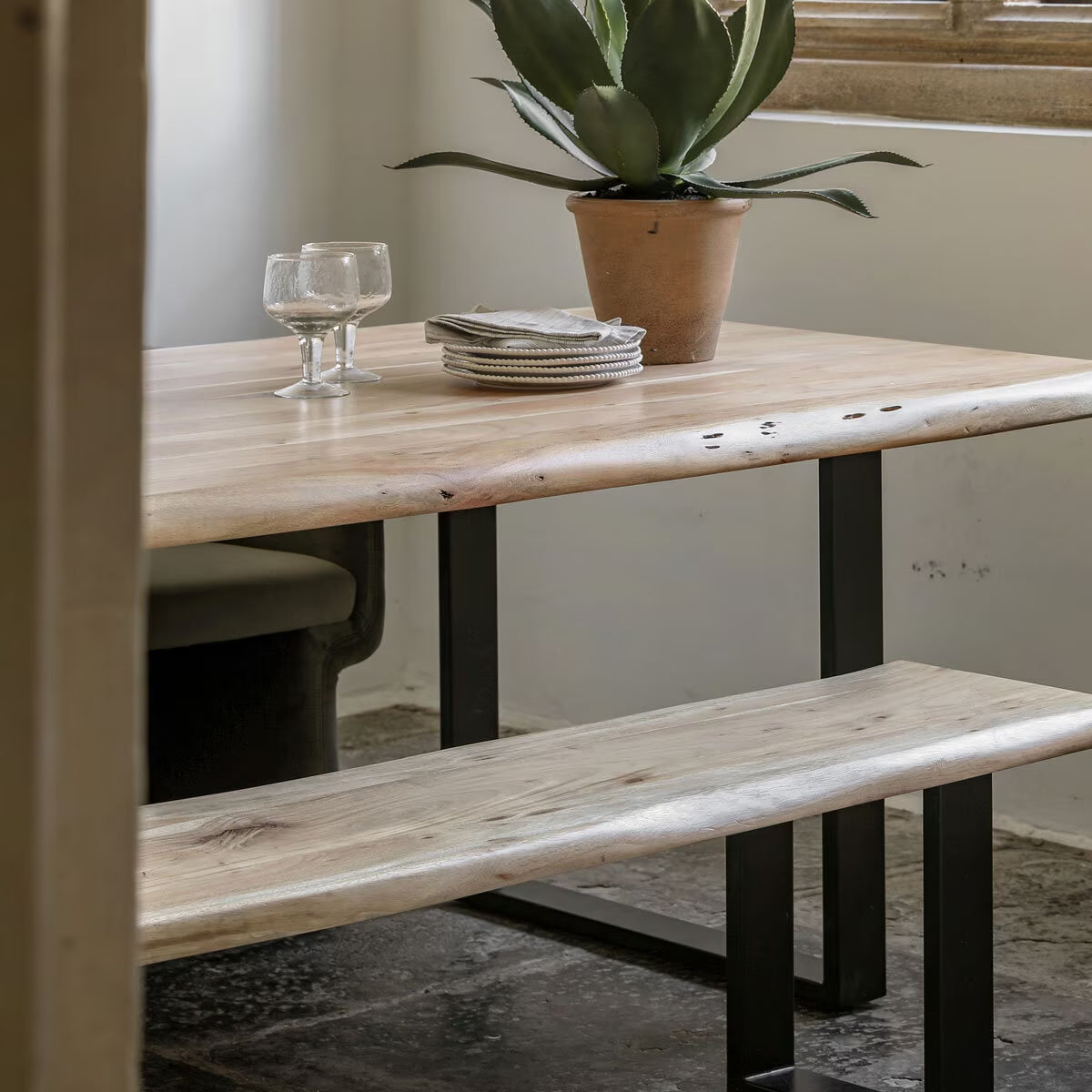 Chisbury Acacia Live Edge Dining Bench – Rustic Elegance for Your Dining Space