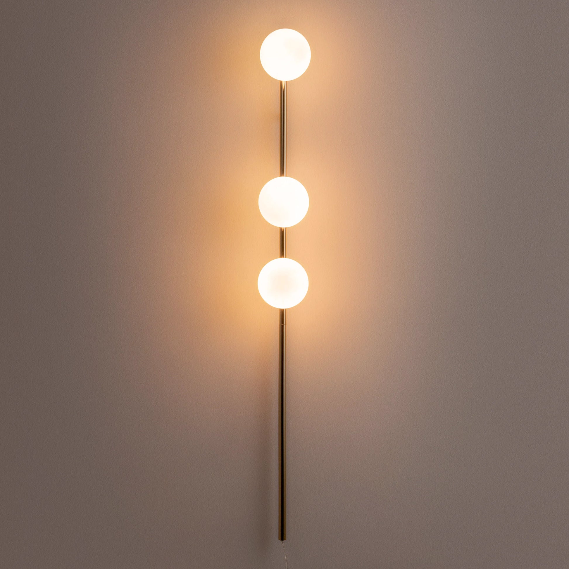 Brass bar plug-in wall light - BlissVeranda