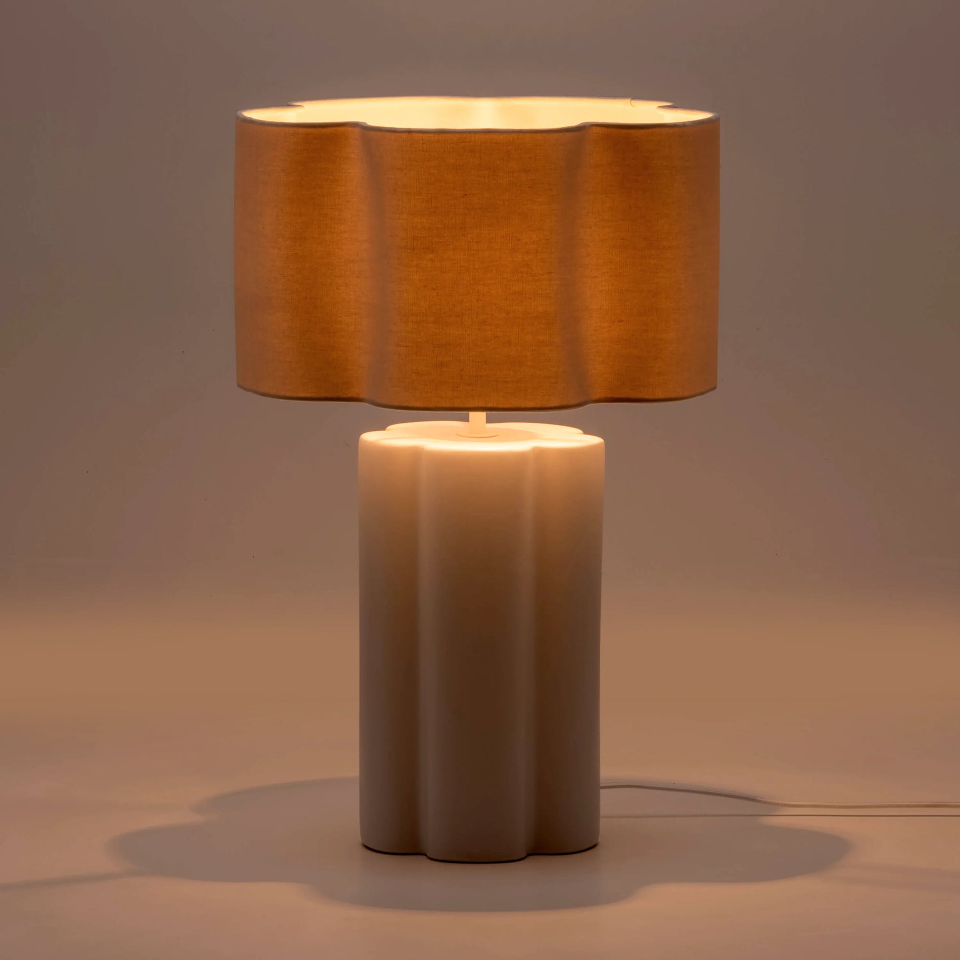 White flower ceramic table lamp - BlissVeranda