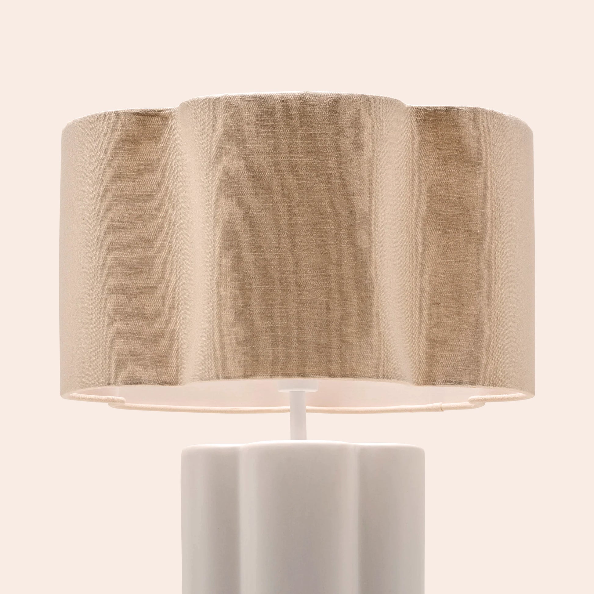 White flower ceramic table lamp - BlissVeranda