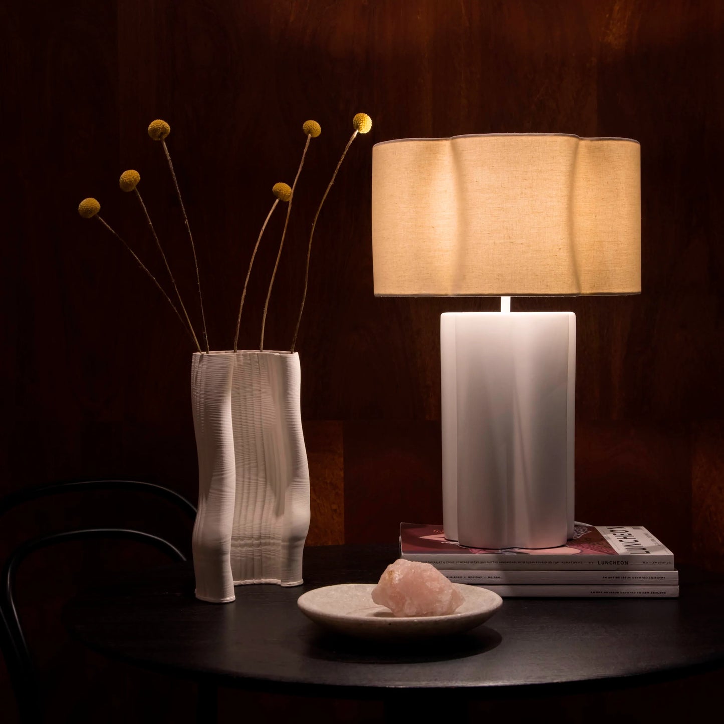 White flower ceramic table lamp - BlissVeranda