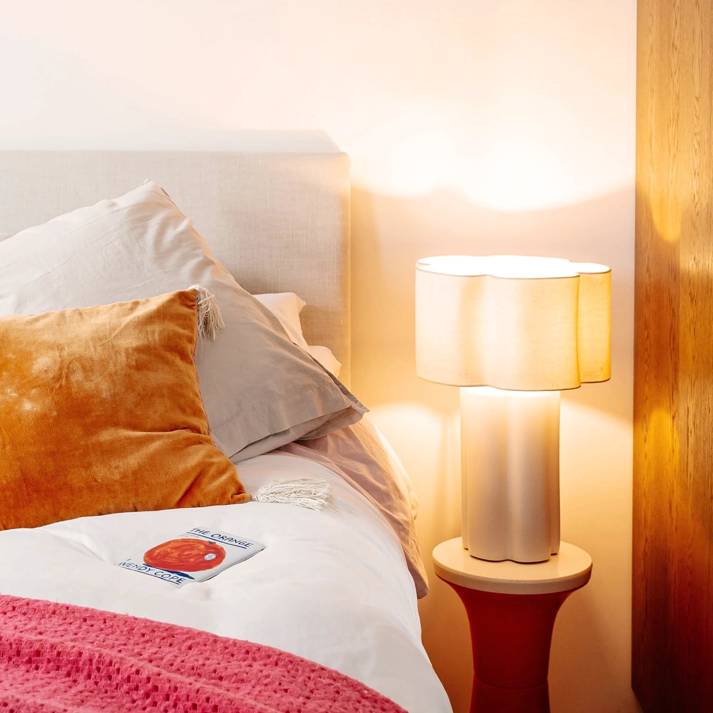 White flower ceramic table lamp - BlissVeranda
