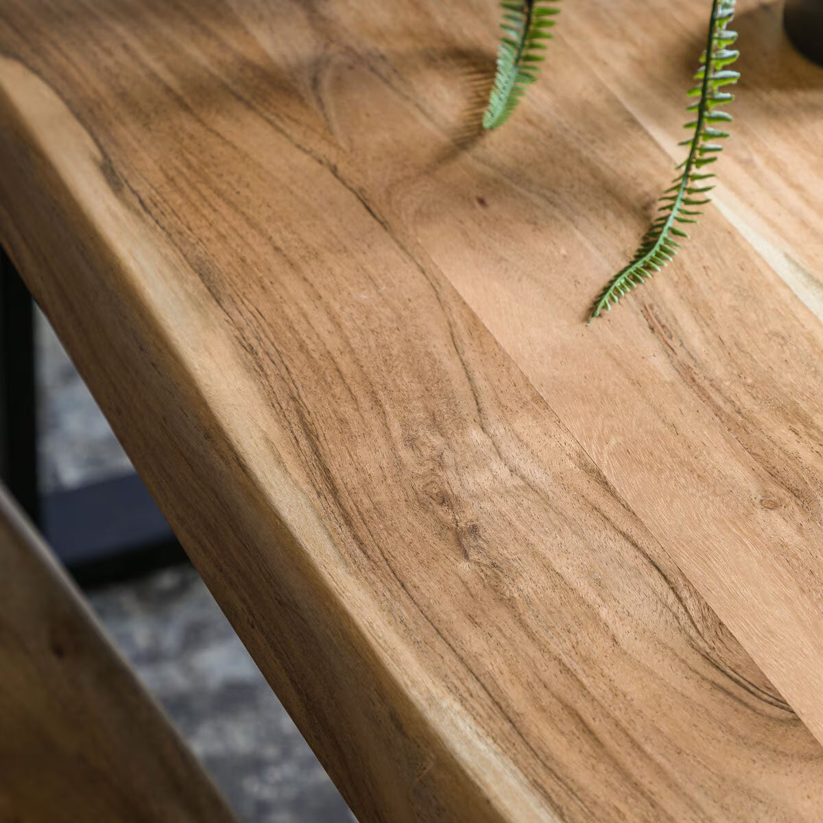 Chisbury Acacia Live Edge Dining Table - Stylish Seating for 4-6 Guests